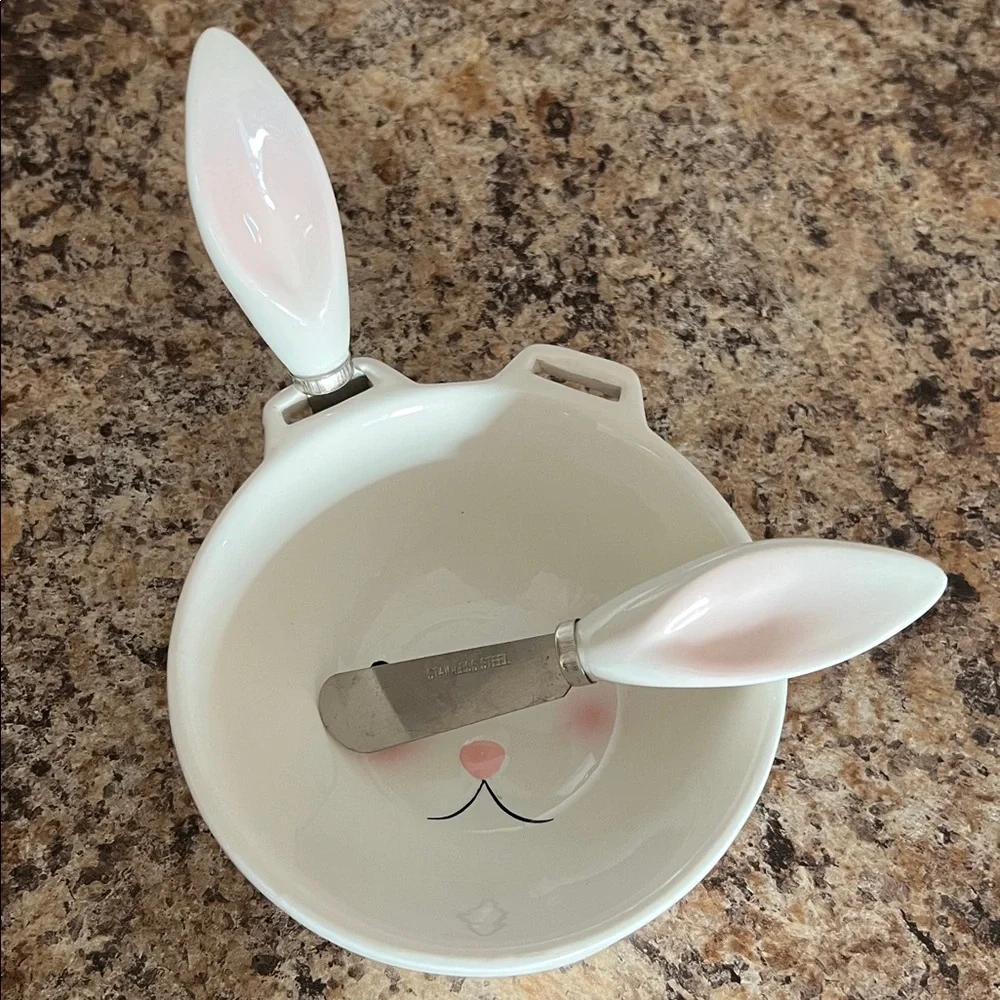 Baxter Bunny Ceramic Bowl & 2 Stainless steel Knives Spreader 3 Piece Set